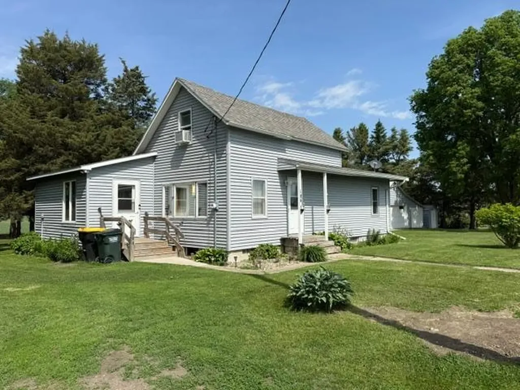 106 Boulevard Street Belview MN 56214