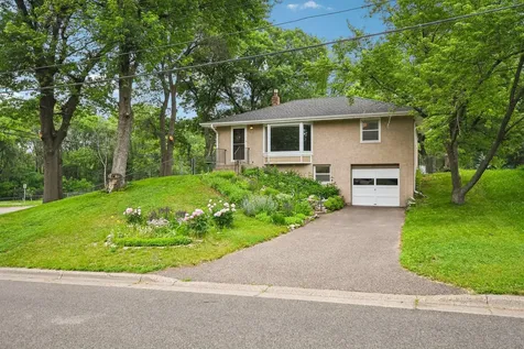 2154 William Street Roseville MN 55113