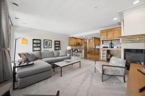 365 Willoughby Way W Minnetonka MN 55305