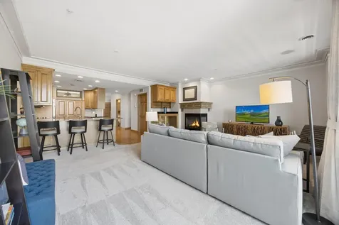 365 Willoughby Way W Minnetonka MN 55305