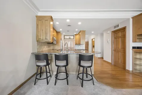 365 Willoughby Way W Minnetonka MN 55305