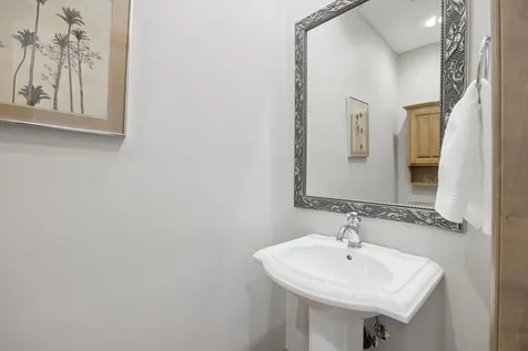 365 Willoughby Way W Minnetonka MN 55305