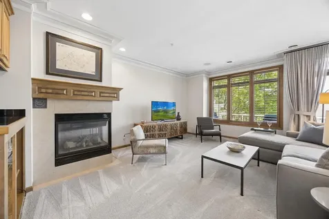 365 Willoughby Way W Minnetonka MN 55305