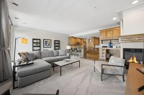 365 Willoughby Way W Minnetonka MN 55305