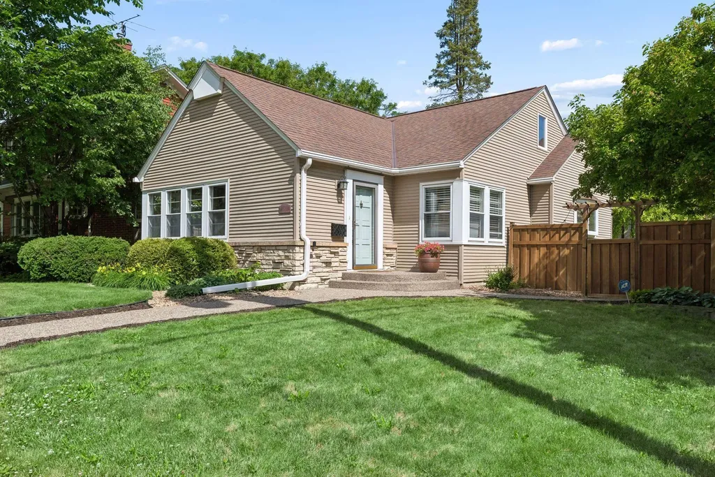 1821 Bohland Avenue Saint Paul MN 55116