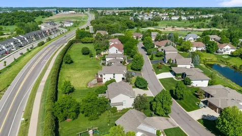 1634 Isabella Parkway Chaska MN 55318