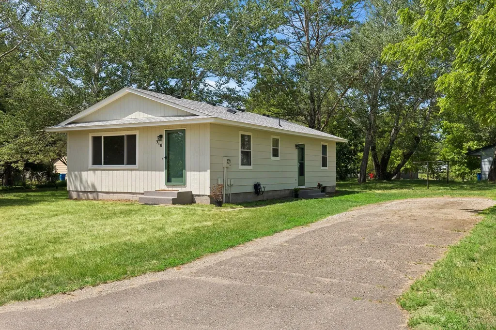 310 18th Avenue SE Cambridge MN 55008