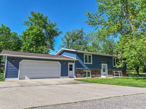 102 Ross Garden NW Alexandria MN 56308