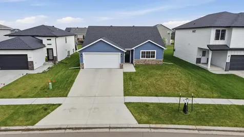 7903 Buckthorn Avenue Horace ND 58047