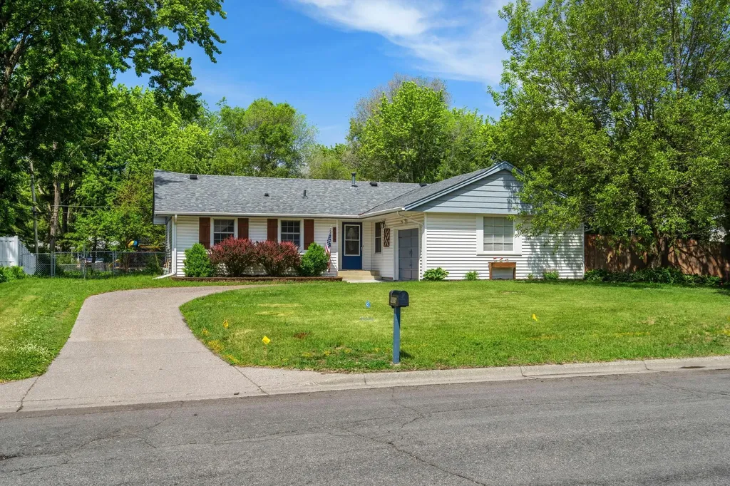 8416 Hinton Avenue S Cottage Grove MN 55016