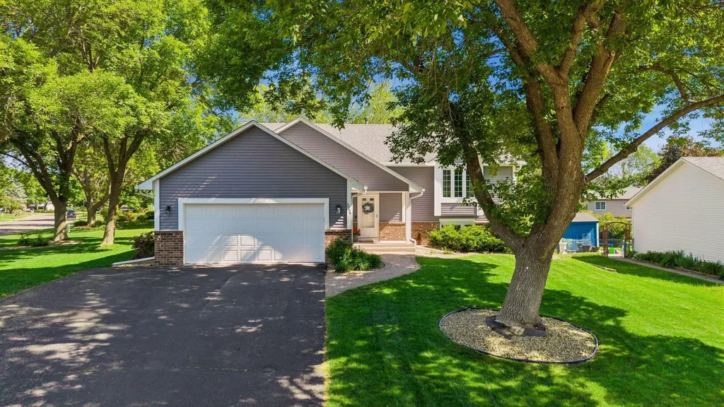9056 Glacier Road Woodbury MN 55125