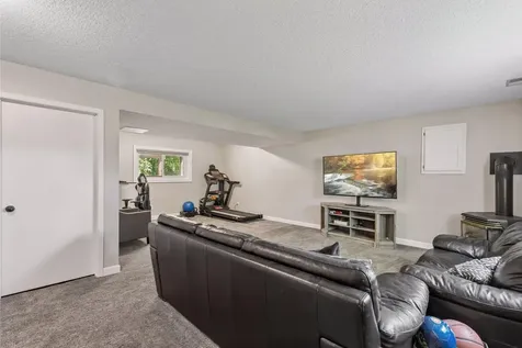 9056 Glacier Road Woodbury MN 55125
