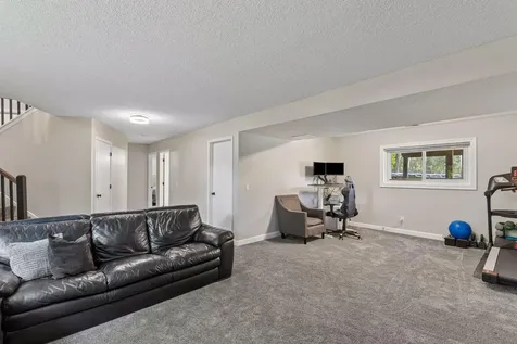 9056 Glacier Road Woodbury MN 55125