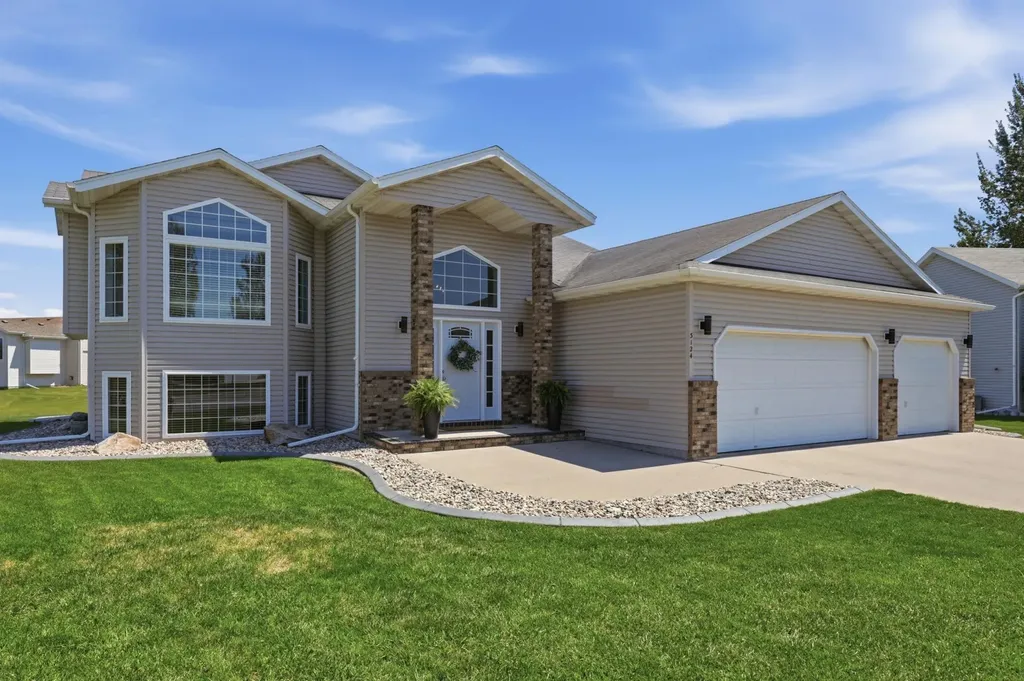 3124 11th Avenue S Moorhead MN 56560