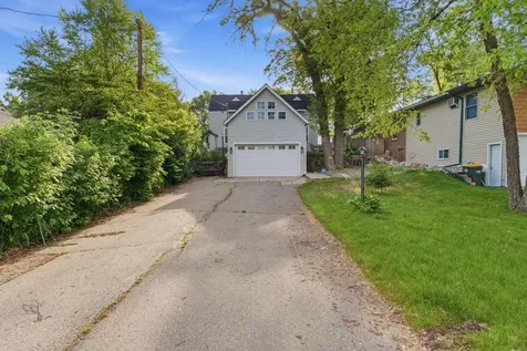 271 Lake Avenue N Spicer MN 56288