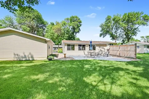321 N State Avenue Le Center MN 56057