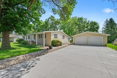 321 N State Avenue Le Center MN 56057