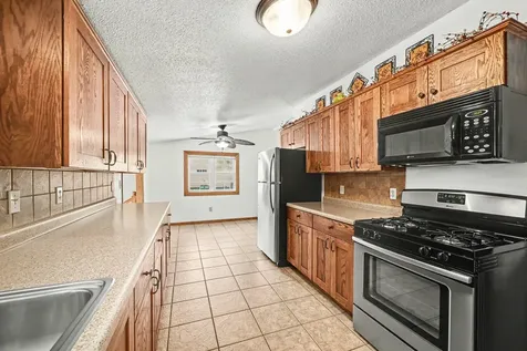 321 N State Avenue Le Center MN 56057