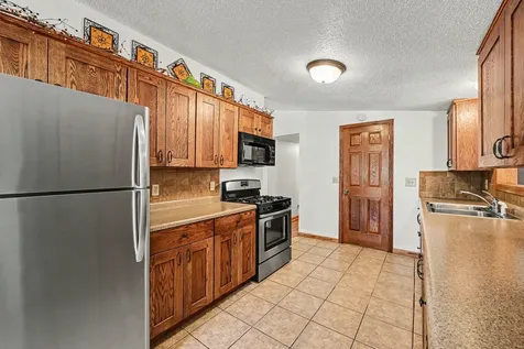 321 N State Avenue Le Center MN 56057