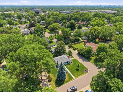 5045 Oxford Avenue Edina MN 55436