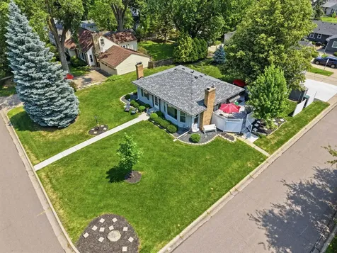 5045 Oxford Avenue Edina MN 55436