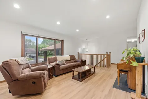 4382 Metcalf Drive Eagan MN 55122