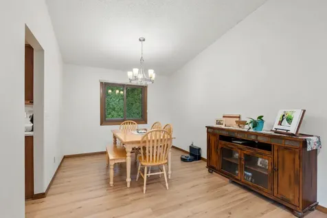 4382 Metcalf Drive Eagan MN 55122