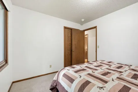 4382 Metcalf Drive Eagan MN 55122