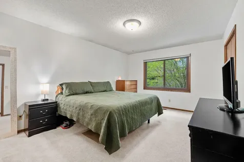 4382 Metcalf Drive Eagan MN 55122