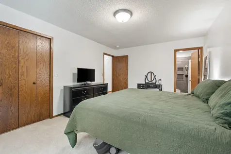 4382 Metcalf Drive Eagan MN 55122