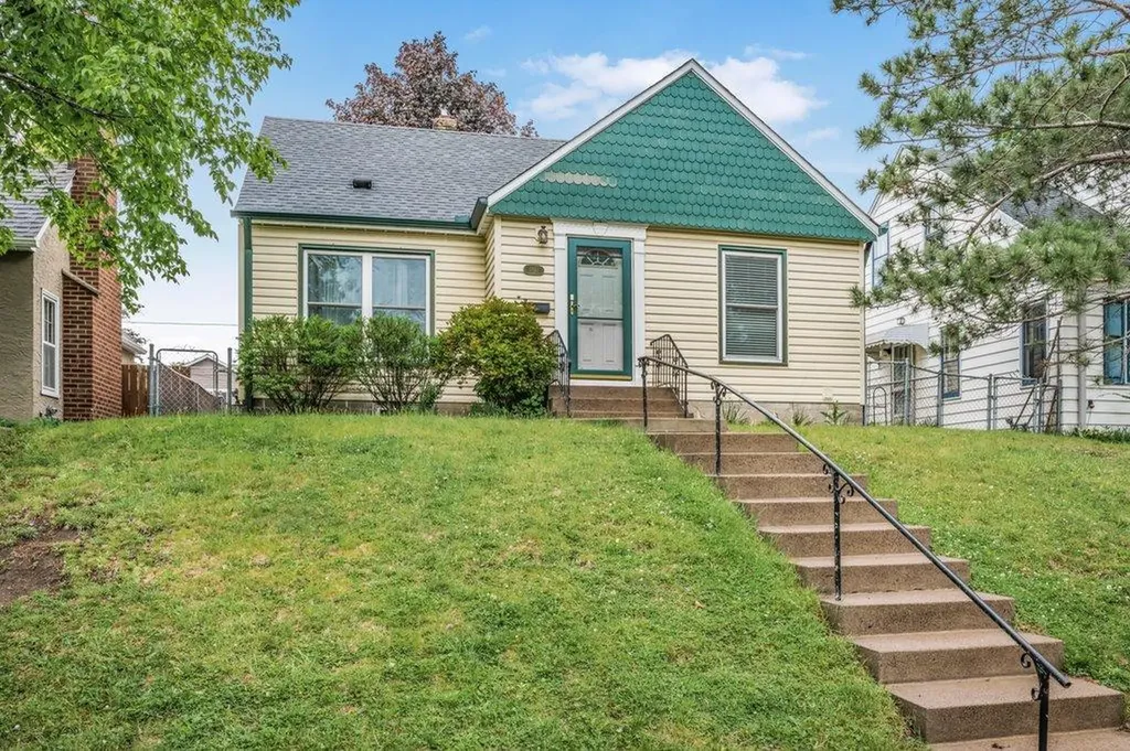1981 W James Avenue Saint Paul MN 55105