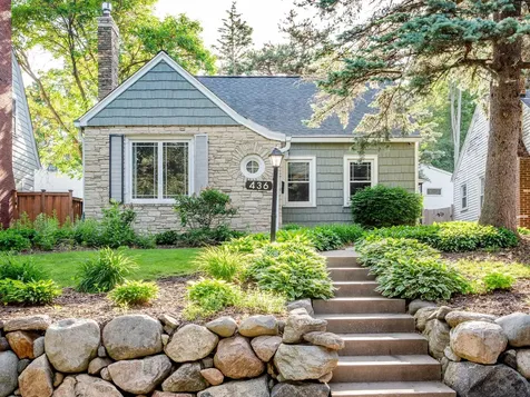 436 Woodlawn Avenue Saint Paul MN 55105