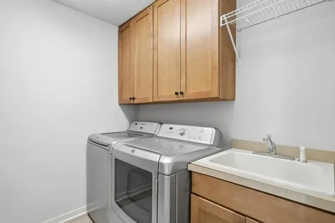 635 Willoughby Way W Minnetonka MN 55305