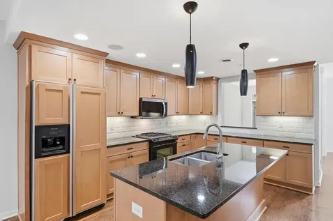 635 Willoughby Way W Minnetonka MN 55305