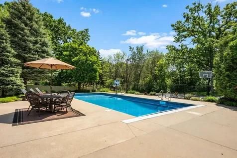 245 Luisa Court Chaska MN 55318