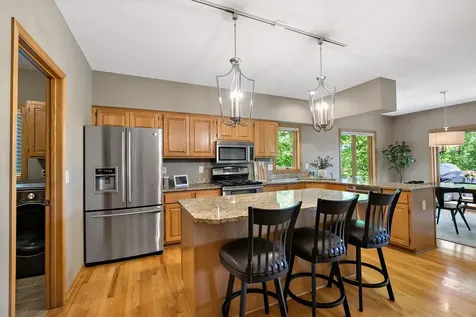 8879 Sylvan Ridge Eden Prairie MN 55347