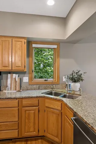 8879 Sylvan Ridge Eden Prairie MN 55347
