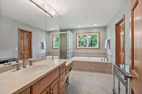 8879 Sylvan Ridge Eden Prairie MN 55347