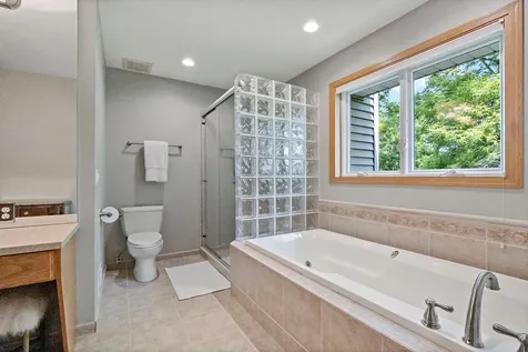 8879 Sylvan Ridge Eden Prairie MN 55347