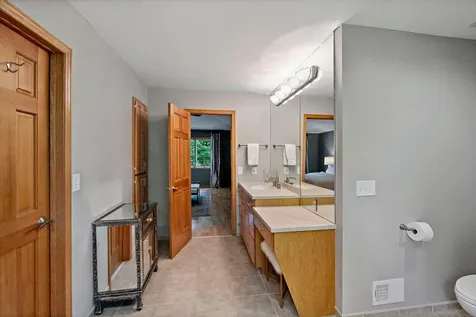 8879 Sylvan Ridge Eden Prairie MN 55347