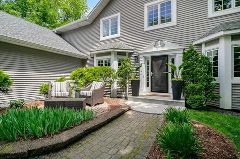 8879 Sylvan Ridge Eden Prairie MN 55347