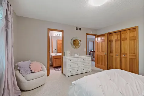 8879 Sylvan Ridge Eden Prairie MN 55347