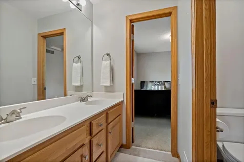 8879 Sylvan Ridge Eden Prairie MN 55347