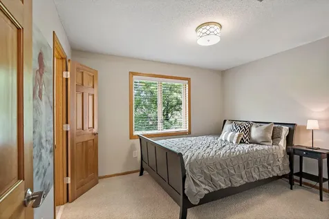 8879 Sylvan Ridge Eden Prairie MN 55347