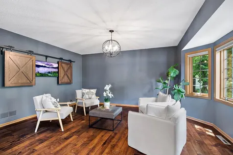8879 Sylvan Ridge Eden Prairie MN 55347