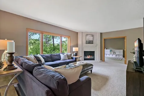 8879 Sylvan Ridge Eden Prairie MN 55347