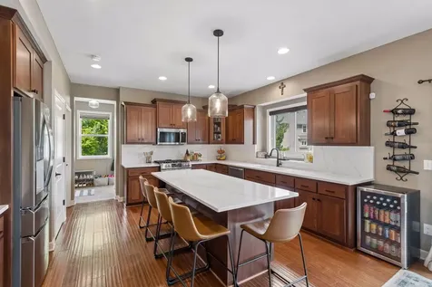 2109 Valley Creek Lane Shakopee MN 55379
