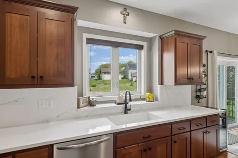2109 Valley Creek Lane Shakopee MN 55379