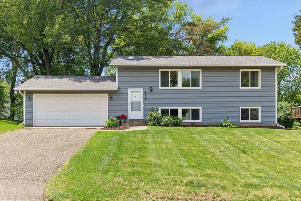 6919 Calgary Road Woodbury MN 55125