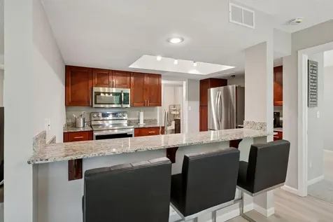 6085 Lincoln Drive Edina MN 55436